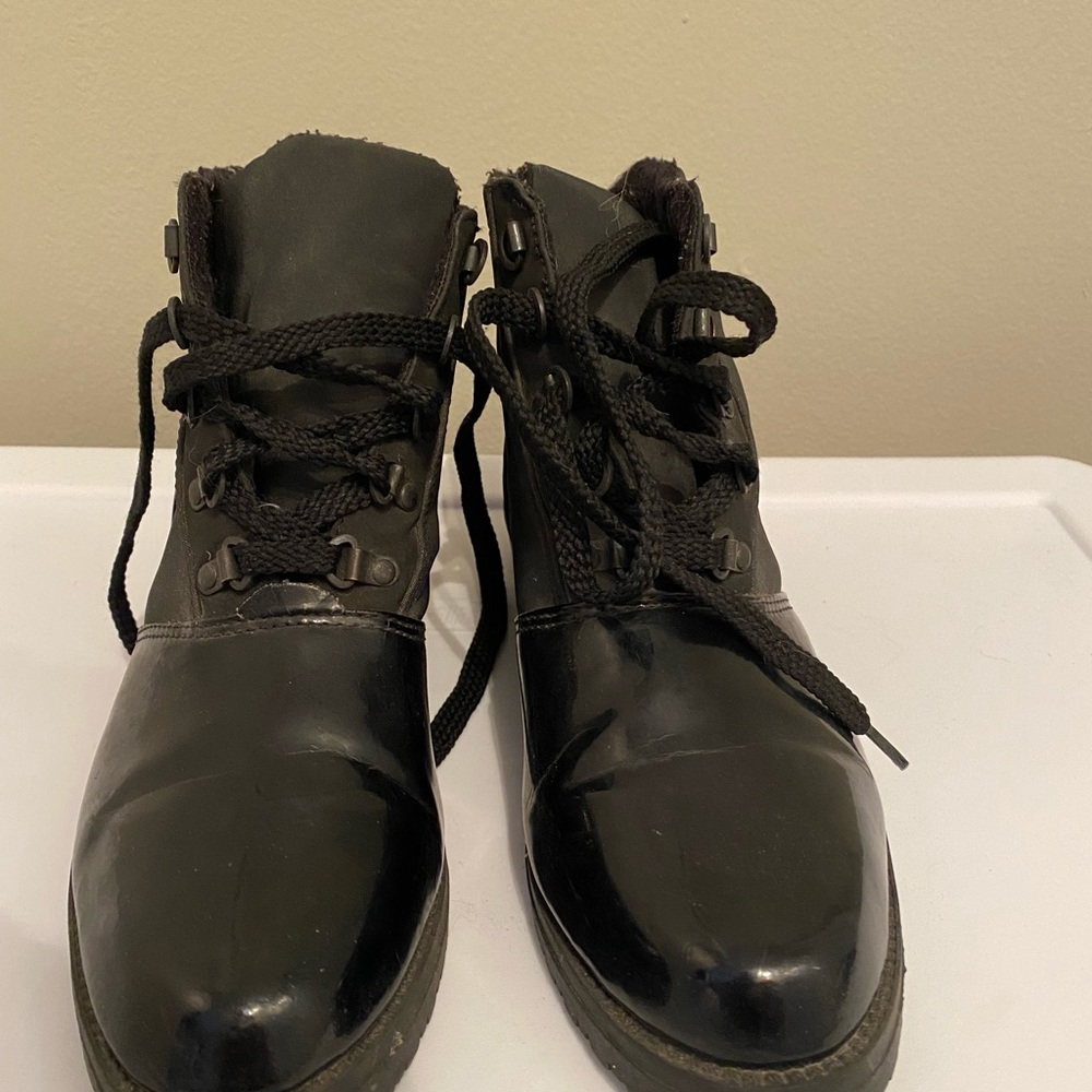 Black winter boots -8/8.5